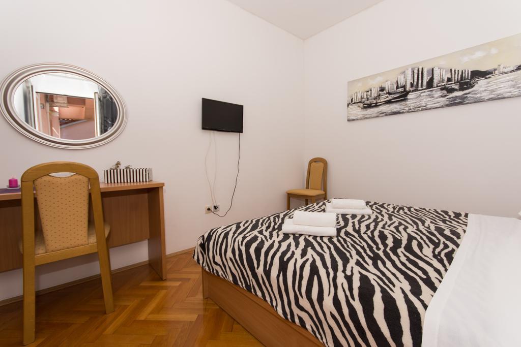 Guest House Mamut Kastela Exterior photo
