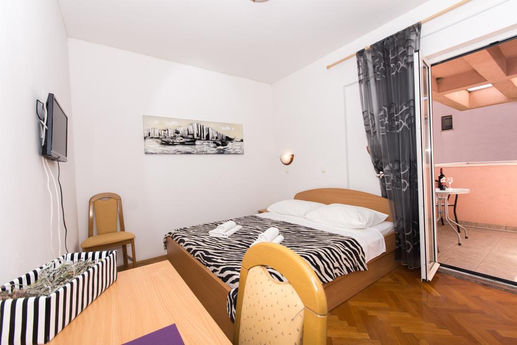 Guest House Mamut Kastela Exterior photo