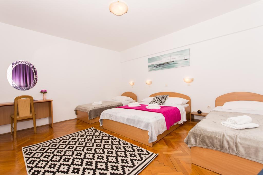 Guest House Mamut Kastela Exterior photo