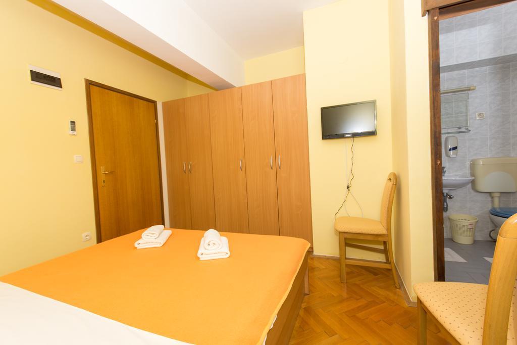 Guest House Mamut Kastela Exterior photo