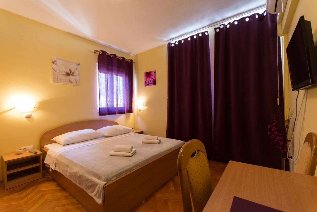 Guest House Mamut Kastela Exterior photo