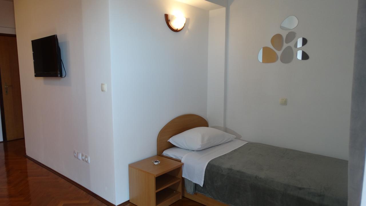 Guest House Mamut Kastela Exterior photo