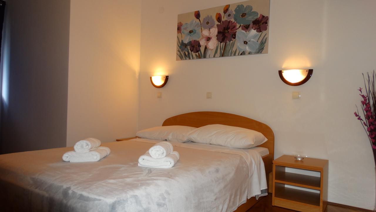 Guest House Mamut Kastela Exterior photo