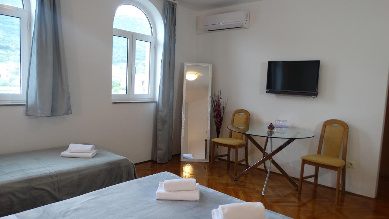 Guest House Mamut Kastela Exterior photo